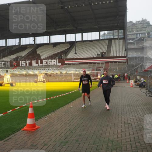07.12.2025 - St. Pauli X-Mass-Run No. 15 Fabian Wolf http://msf.ph/oto/9372883 07.12.2025 10:12:11 Ziel 756, 1389, 1526, 1833, 2177, 3870, 4658 meine-sportfotos.de