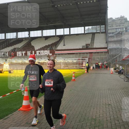 07.12.2025 - St. Pauli X-Mass-Run No. 15 Fabian Wolf http://msf.ph/oto/9372891 07.12.2025 10:12:13 Ziel 756, 1389, 1526, 1833, 2177, 3870, 4658 meine-sportfotos.de