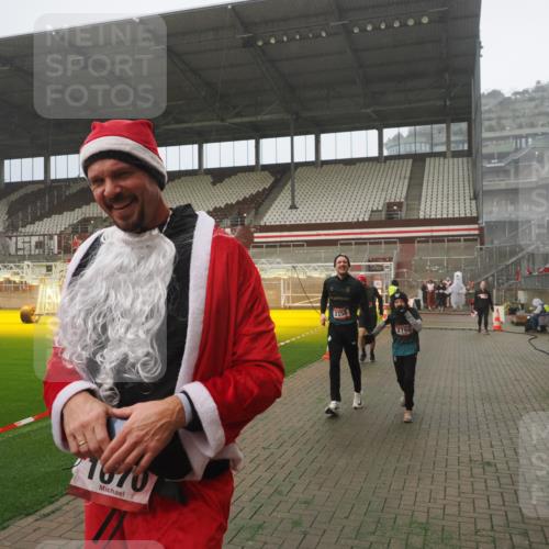 07.12.2025 - St. Pauli X-Mass-Run No. 15 Fabian Wolf http://msf.ph/oto/9372921 07.12.2025 10:12:33 Ziel 1070, 1072, 1074, 1077, 2758, 2760, 2770, 3585 meine-sportfotos.de