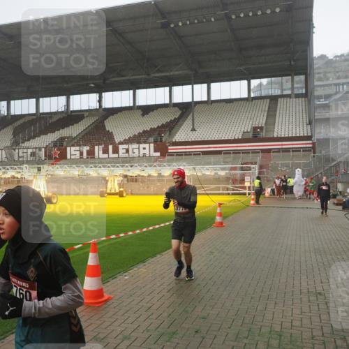 07.12.2025 - St. Pauli X-Mass-Run No. 15 Fabian Wolf http://msf.ph/oto/9372928 07.12.2025 10:12:35 Ziel 1070, 1072, 1074, 1077, 2758, 2760, 2770, 3585 meine-sportfotos.de