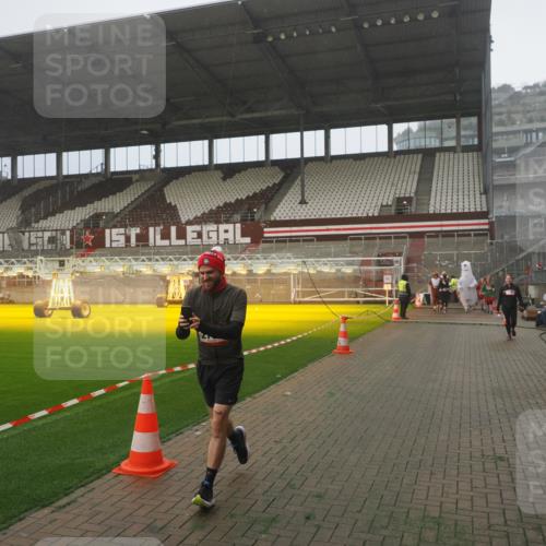 07.12.2025 - St. Pauli X-Mass-Run No. 15 Fabian Wolf http://msf.ph/oto/9372930 07.12.2025 10:12:35 Ziel 1070, 1072, 1074, 1077, 2758, 2760, 2770, 3585 meine-sportfotos.de
