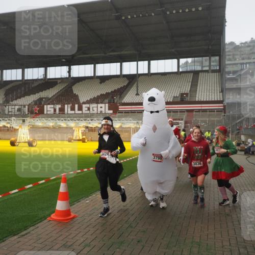 07.12.2025 - St. Pauli X-Mass-Run No. 15 Fabian Wolf http://msf.ph/oto/9372939 07.12.2025 10:12:45 Ziel 9, 18, 938, 2758, 2760, 2770, 3040, 3428, 3514, 3551, 3557, 3585, 3799, 3834, 3836 meine-sportfotos.de