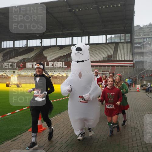 07.12.2025 - St. Pauli X-Mass-Run No. 15 Fabian Wolf http://msf.ph/oto/9372942 07.12.2025 10:12:46 Ziel 9, 18, 938, 2770, 3040, 3428, 3514, 3551, 3557, 3585, 3799, 3834, 3836 meine-sportfotos.de