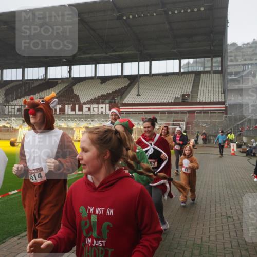 07.12.2025 - St. Pauli X-Mass-Run No. 15 Fabian Wolf http://msf.ph/oto/9372949 07.12.2025 10:12:47 Ziel 9, 18, 938, 2770, 3040, 3428, 3514, 3551, 3557, 3585, 3799, 3834, 3836 meine-sportfotos.de