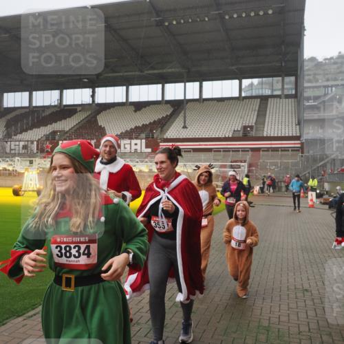 07.12.2025 - St. Pauli X-Mass-Run No. 15 Fabian Wolf http://msf.ph/oto/9372951 07.12.2025 10:12:48 Ziel 9, 18, 938, 3040, 3428, 3514, 3551, 3557, 3585, 3799, 3834, 3836 meine-sportfotos.de