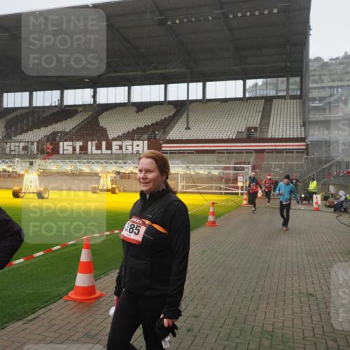 07.12.2025 - St. Pauli X-Mass-Run No. 15 Fabian Wolf http://msf.ph/oto/9372961 07.12.2025 10:12:51 Ziel 9, 18, 80, 938, 2687, 3040, 3428, 3514, 3551, 3557, 3799, 3834, 3836, 4487 meine-sportfotos.de