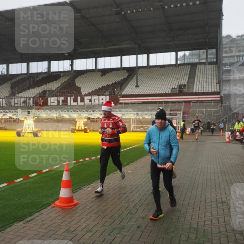 07.12.2025 - St. Pauli X-Mass-Run No. 15 Fabian Wolf http://msf.ph/oto/9372967 07.12.2025 10:12:56 Ziel 9, 18, 80, 938, 1397, 2687, 3040, 3428, 3514, 3551, 3557, 3799, 3834, 3836, 4487 meine-sportfotos.de