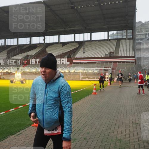 07.12.2025 - St. Pauli X-Mass-Run No. 15 Fabian Wolf http://msf.ph/oto/9372974 07.12.2025 10:12:58 Ziel 9, 18, 80, 938, 1397, 2687, 2712, 3040, 4487 meine-sportfotos.de