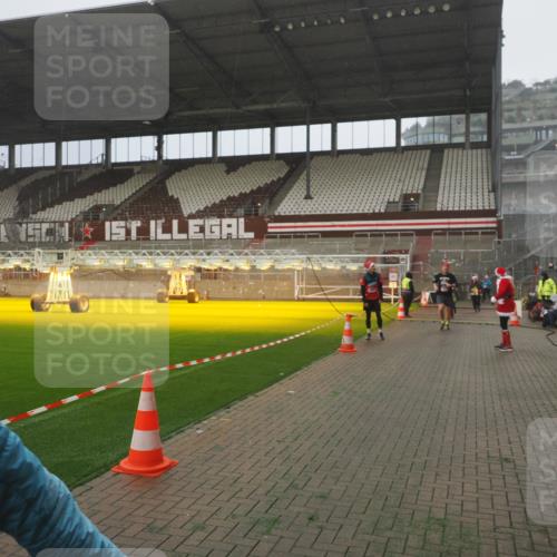 07.12.2025 - St. Pauli X-Mass-Run No. 15 Fabian Wolf http://msf.ph/oto/9372977 07.12.2025 10:12:58 Ziel 9, 18, 80, 938, 1397, 2687, 2712, 3040, 4487 meine-sportfotos.de