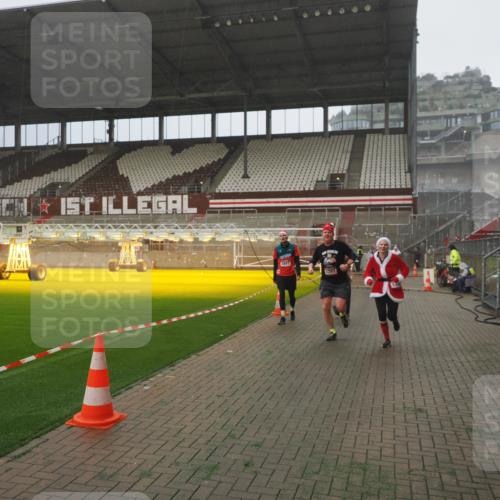 07.12.2025 - St. Pauli X-Mass-Run No. 15 Fabian Wolf http://msf.ph/oto/9372978 07.12.2025 10:13:02 Ziel 80, 938, 1397, 1733, 2687, 2711, 2712, 4487 meine-sportfotos.de