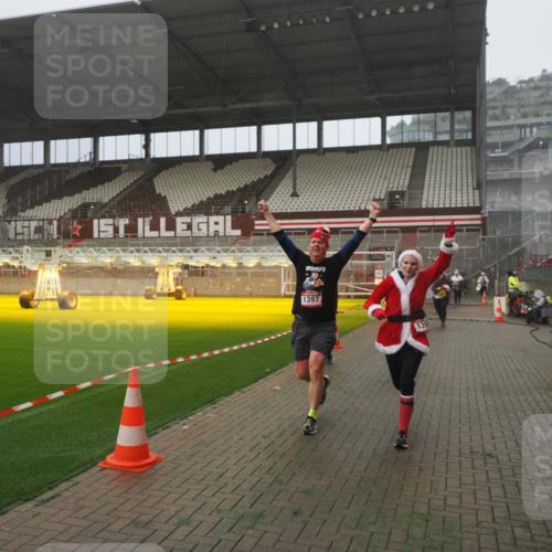 07.12.2025 - St. Pauli X-Mass-Run No. 15 Fabian Wolf http://msf.ph/oto/9372983 07.12.2025 10:13:03 Ziel 80, 938, 1397, 1733, 2687, 2711, 2712, 3588, 4487 meine-sportfotos.de