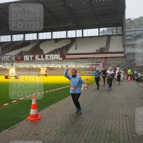 07.12.2025 - St. Pauli X-Mass-Run No. 15 Fabian Wolf http://msf.ph/oto/9373002 07.12.2025 10:13:11 Ziel 80, 1044, 1126, 1397, 1733, 2711, 2712, 3588, 3589, 4081, 4082, 4083, 4487, 4664 meine-sportfotos.de