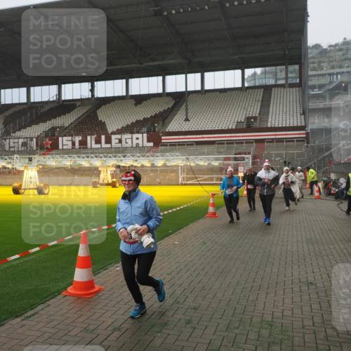 07.12.2025 - St. Pauli X-Mass-Run No. 15 Fabian Wolf http://msf.ph/oto/9373005 07.12.2025 10:13:11 Ziel 80, 1044, 1126, 1397, 1733, 2711, 2712, 3588, 3589, 4081, 4082, 4083, 4487, 4664 meine-sportfotos.de