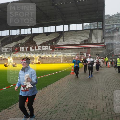 07.12.2025 - St. Pauli X-Mass-Run No. 15 Fabian Wolf http://msf.ph/oto/9373007 07.12.2025 10:13:12 Ziel 1044, 1126, 1397, 1733, 2711, 2712, 3588, 3589, 4081, 4082, 4083, 4664 meine-sportfotos.de