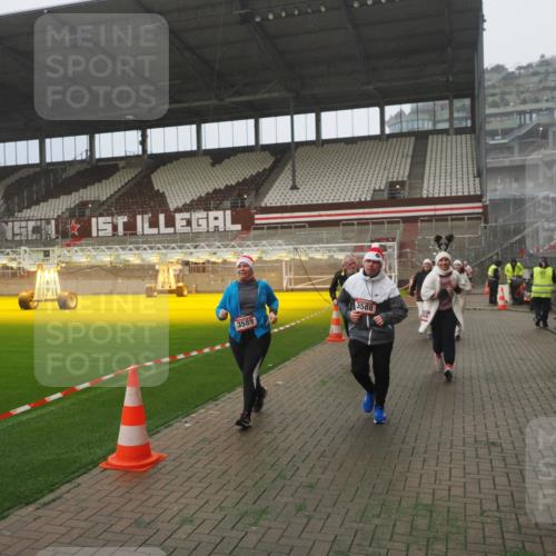 07.12.2025 - St. Pauli X-Mass-Run No. 15 Fabian Wolf http://msf.ph/oto/9373009 07.12.2025 10:13:14 Ziel 1044, 1126, 1397, 1733, 2711, 2712, 3588, 3589, 4081, 4082, 4083, 4664 meine-sportfotos.de