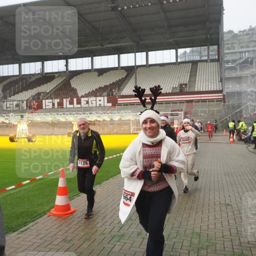 07.12.2025 - St. Pauli X-Mass-Run No. 15 Fabian Wolf http://msf.ph/oto/9373021 07.12.2025 10:13:16 Ziel 1044, 1062, 1126, 1220, 1733, 2711, 2712, 3588, 3589, 4081, 4082, 4083, 4664 meine-sportfotos.de