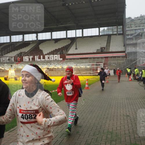 07.12.2025 - St. Pauli X-Mass-Run No. 15 Fabian Wolf http://msf.ph/oto/9373029 07.12.2025 10:13:18 Ziel 1044, 1062, 1126, 1220, 1733, 2711, 2712, 3588, 3589, 4081, 4082, 4083, 4664 meine-sportfotos.de