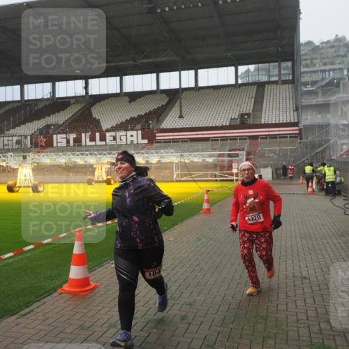 07.12.2025 - St. Pauli X-Mass-Run No. 15 Fabian Wolf http://msf.ph/oto/9373041 07.12.2025 10:13:23 Ziel 1044, 1062, 1126, 1220, 3588, 3589, 4081, 4082, 4083, 4664 meine-sportfotos.de