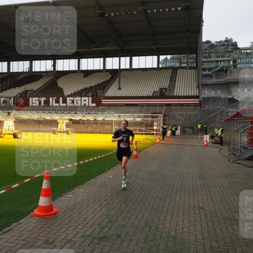 07.12.2025 - St. Pauli X-Mass-Run No. 15 Fabian Wolf http://msf.ph/oto/9373132 07.12.2025 09:50:13 Ziel 1896 meine-sportfotos.de