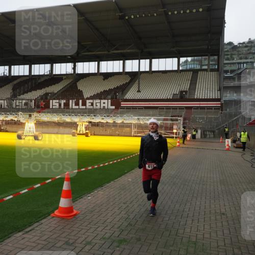 07.12.2025 - St. Pauli X-Mass-Run No. 15 Fabian Wolf http://msf.ph/oto/9373159 07.12.2025 09:51:02 Ziel 615, 2224 meine-sportfotos.de