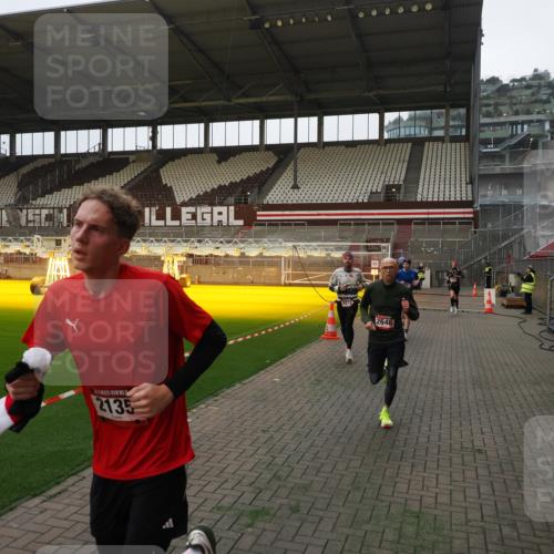 07.12.2025 - St. Pauli X-Mass-Run No. 15 Fabian Wolf http://msf.ph/oto/9373176 07.12.2025 09:51:17 Ziel 13, 615, 1258, 2030, 2135, 2646, 3110, 4273 meine-sportfotos.de