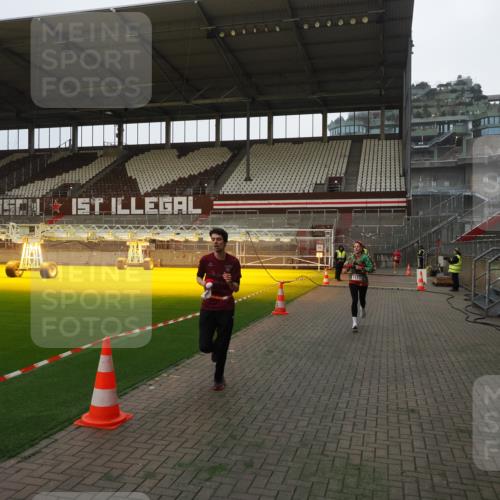 07.12.2025 - St. Pauli X-Mass-Run No. 15 Fabian Wolf http://msf.ph/oto/9373220 07.12.2025 09:51:34 Ziel 13, 1117, 1258, 1893, 2030, 3110, 4273 meine-sportfotos.de