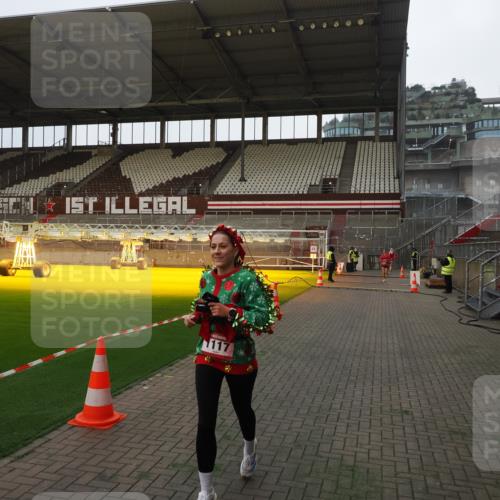 07.12.2025 - St. Pauli X-Mass-Run No. 15 Fabian Wolf http://msf.ph/oto/9373226 07.12.2025 09:51:36 Ziel 1117, 1258, 1893, 2030, 3110 meine-sportfotos.de