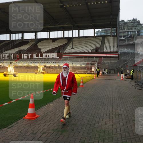 07.12.2025 - St. Pauli X-Mass-Run No. 15 Fabian Wolf http://msf.ph/oto/9373253 07.12.2025 09:51:51 Ziel 1117, 2178, 2494 meine-sportfotos.de