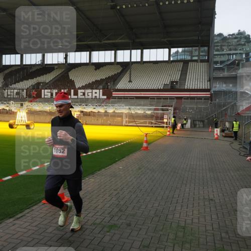 07.12.2025 - St. Pauli X-Mass-Run No. 15 Fabian Wolf http://msf.ph/oto/9373286 07.12.2025 09:52:33 Ziel 154, 195, 1052, 1296, 2034 meine-sportfotos.de