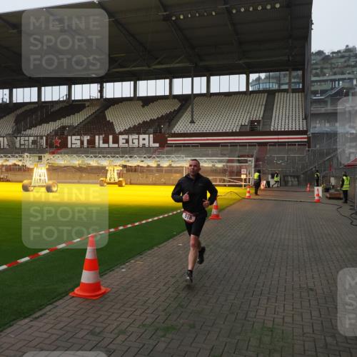 07.12.2025 - St. Pauli X-Mass-Run No. 15 Fabian Wolf http://msf.ph/oto/9373333 07.12.2025 09:53:09 Ziel 518, 937, 1874 meine-sportfotos.de