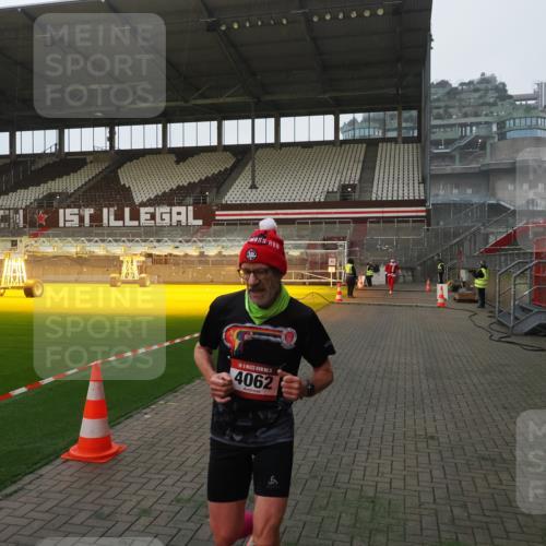 07.12.2025 - St. Pauli X-Mass-Run No. 15 Fabian Wolf http://msf.ph/oto/9373386 07.12.2025 09:53:49 Ziel 96, 115, 4050, 4061, 4062 meine-sportfotos.de