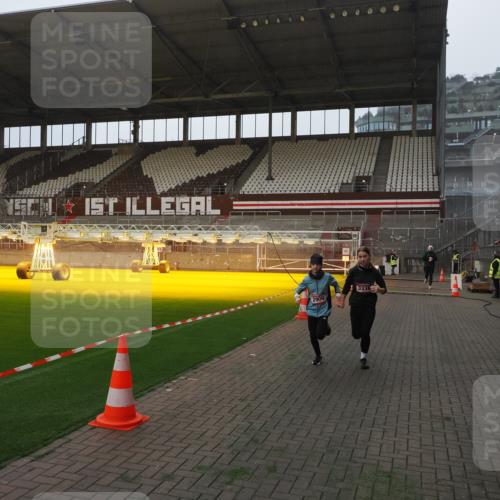 07.12.2025 - St. Pauli X-Mass-Run No. 15 Fabian Wolf http://msf.ph/oto/9373415 07.12.2025 09:54:12 Ziel 1375, 2651, 2900, 3338 meine-sportfotos.de
