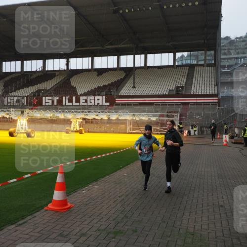 07.12.2025 - St. Pauli X-Mass-Run No. 15 Fabian Wolf http://msf.ph/oto/9373417 07.12.2025 09:54:12 Ziel 1375, 2651, 2900, 3338 meine-sportfotos.de