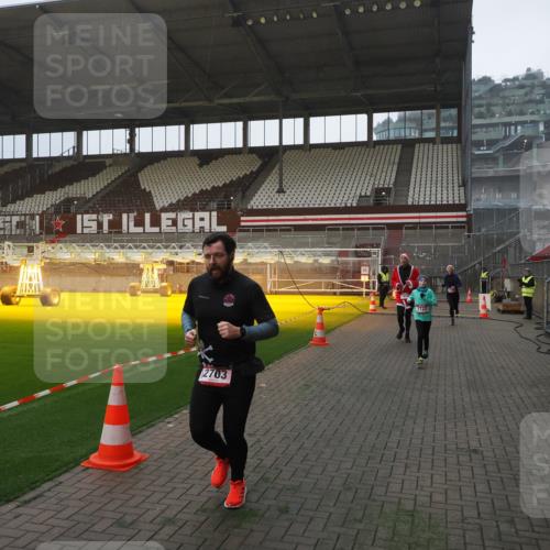 07.12.2025 - St. Pauli X-Mass-Run No. 15 Fabian Wolf http://msf.ph/oto/9373473 07.12.2025 09:54:44 Ziel 1649, 1655, 1722, 2133, 2209, 2703, 3310 meine-sportfotos.de