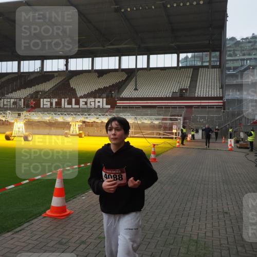 07.12.2025 - St. Pauli X-Mass-Run No. 15 Fabian Wolf http://msf.ph/oto/9373506 07.12.2025 09:55:04 Ziel 4088 meine-sportfotos.de