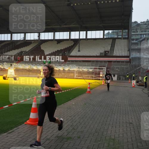 07.12.2025 - St. Pauli X-Mass-Run No. 15 Fabian Wolf http://msf.ph/oto/9373536 07.12.2025 09:55:16 Ziel 1101, 1113, 4087 meine-sportfotos.de