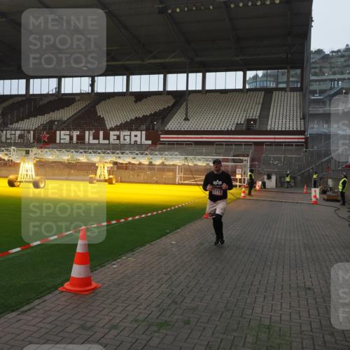 07.12.2025 - St. Pauli X-Mass-Run No. 15 Fabian Wolf http://msf.ph/oto/9373538 07.12.2025 09:55:18 Ziel 1101, 1113, 4087 meine-sportfotos.de