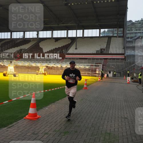 07.12.2025 - St. Pauli X-Mass-Run No. 15 Fabian Wolf http://msf.ph/oto/9373544 07.12.2025 09:55:19 Ziel 1101, 1113, 4087 meine-sportfotos.de
