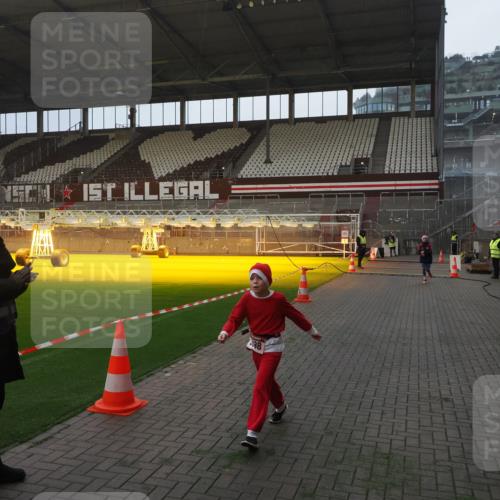 07.12.2025 - St. Pauli X-Mass-Run No. 15 Fabian Wolf http://msf.ph/oto/9373567 07.12.2025 09:55:50 Ziel 312, 1744, 3398 meine-sportfotos.de