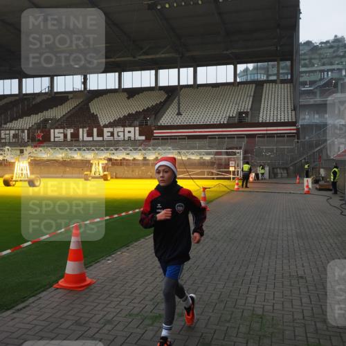 07.12.2025 - St. Pauli X-Mass-Run No. 15 Fabian Wolf http://msf.ph/oto/9373595 07.12.2025 09:55:58 Ziel 312, 3398 meine-sportfotos.de
