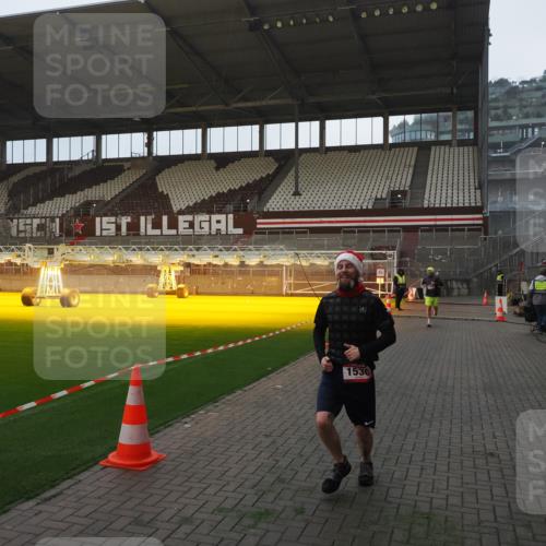 07.12.2025 - St. Pauli X-Mass-Run No. 15 Fabian Wolf http://msf.ph/oto/9373608 07.12.2025 09:56:11 Ziel 1483, 1530 meine-sportfotos.de