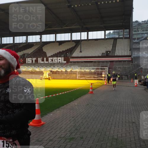 07.12.2025 - St. Pauli X-Mass-Run No. 15 Fabian Wolf http://msf.ph/oto/9373616 07.12.2025 09:56:12 Ziel 1483, 1530 meine-sportfotos.de