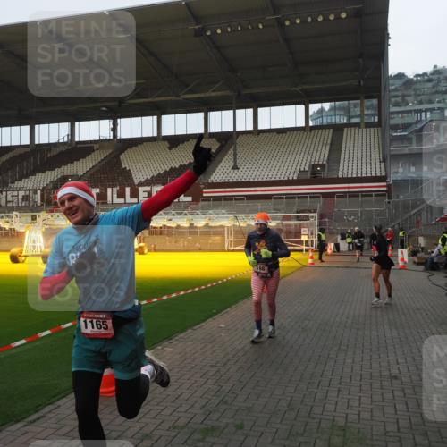 07.12.2025 - St. Pauli X-Mass-Run No. 15 Fabian Wolf http://msf.ph/oto/9373703 07.12.2025 09:56:44 Ziel 198, 662, 1116, 1165, 3255, 4208, 4209 meine-sportfotos.de