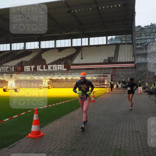07.12.2025 - St. Pauli X-Mass-Run No. 15 Fabian Wolf http://msf.ph/oto/9373707 07.12.2025 09:56:45 Ziel 198, 662, 1116, 1165, 3255, 4208, 4209 meine-sportfotos.de