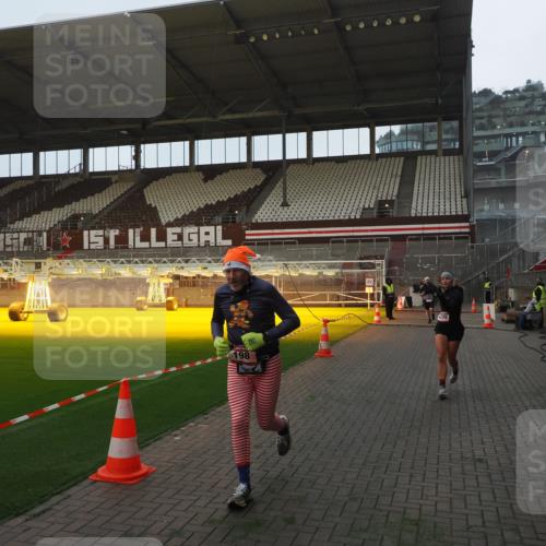 07.12.2025 - St. Pauli X-Mass-Run No. 15 Fabian Wolf http://msf.ph/oto/9373711 07.12.2025 09:56:45 Ziel 198, 662, 1116, 1165, 3255, 4208, 4209 meine-sportfotos.de