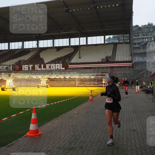 07.12.2025 - St. Pauli X-Mass-Run No. 15 Fabian Wolf http://msf.ph/oto/9373726 07.12.2025 09:56:47 Ziel 198, 662, 1116, 1165, 4208, 4209 meine-sportfotos.de