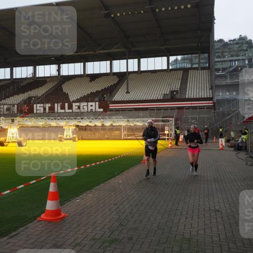 07.12.2025 - St. Pauli X-Mass-Run No. 15 Fabian Wolf http://msf.ph/oto/9373739 07.12.2025 09:56:49 Ziel 198, 497, 662, 1116, 1165, 4208, 4209 meine-sportfotos.de