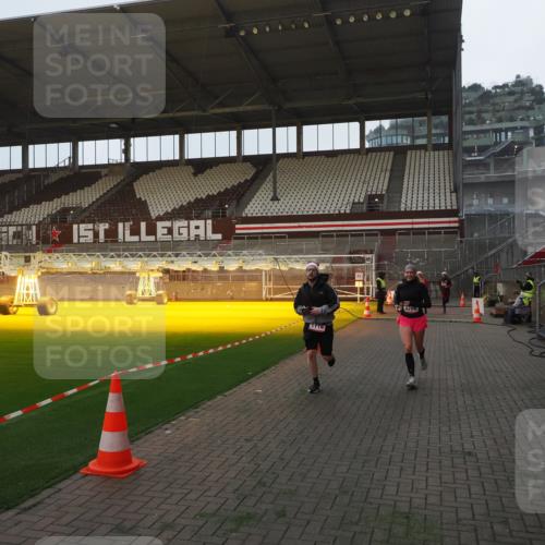 07.12.2025 - St. Pauli X-Mass-Run No. 15 Fabian Wolf http://msf.ph/oto/9373741 07.12.2025 09:56:50 Ziel 198, 497, 662, 1116, 1165, 2861, 4208, 4209 meine-sportfotos.de