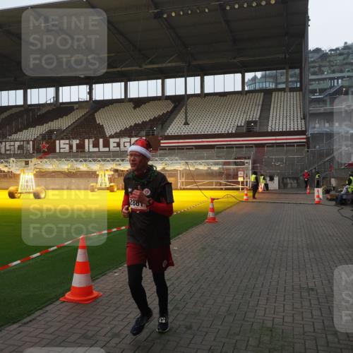 07.12.2025 - St. Pauli X-Mass-Run No. 15 Fabian Wolf http://msf.ph/oto/9373802 07.12.2025 09:56:58 Ziel 198, 497, 1116, 1165, 2861, 4208, 4209 meine-sportfotos.de
