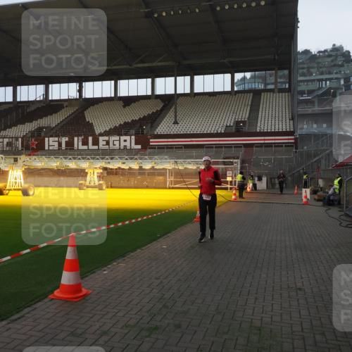 07.12.2025 - St. Pauli X-Mass-Run No. 15 Fabian Wolf http://msf.ph/oto/9373809 07.12.2025 09:57:08 Ziel 497, 2861, 3320 meine-sportfotos.de